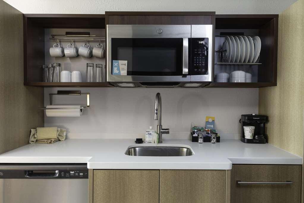 Home2 Suites By Hilton Northville Detroit Room photo
